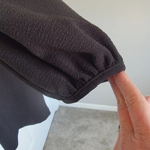 NWT Taylor Dress Black Crepe Long Puff Sleeves V Neck Style 5803 M. Size 6 - Picture 3 of 14